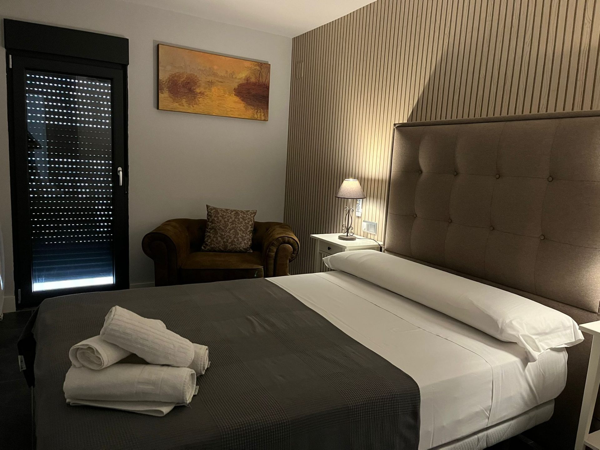 Interior acogedor del apartamento Luxury Mestas 1 con vistas a la monta&ntilde;a