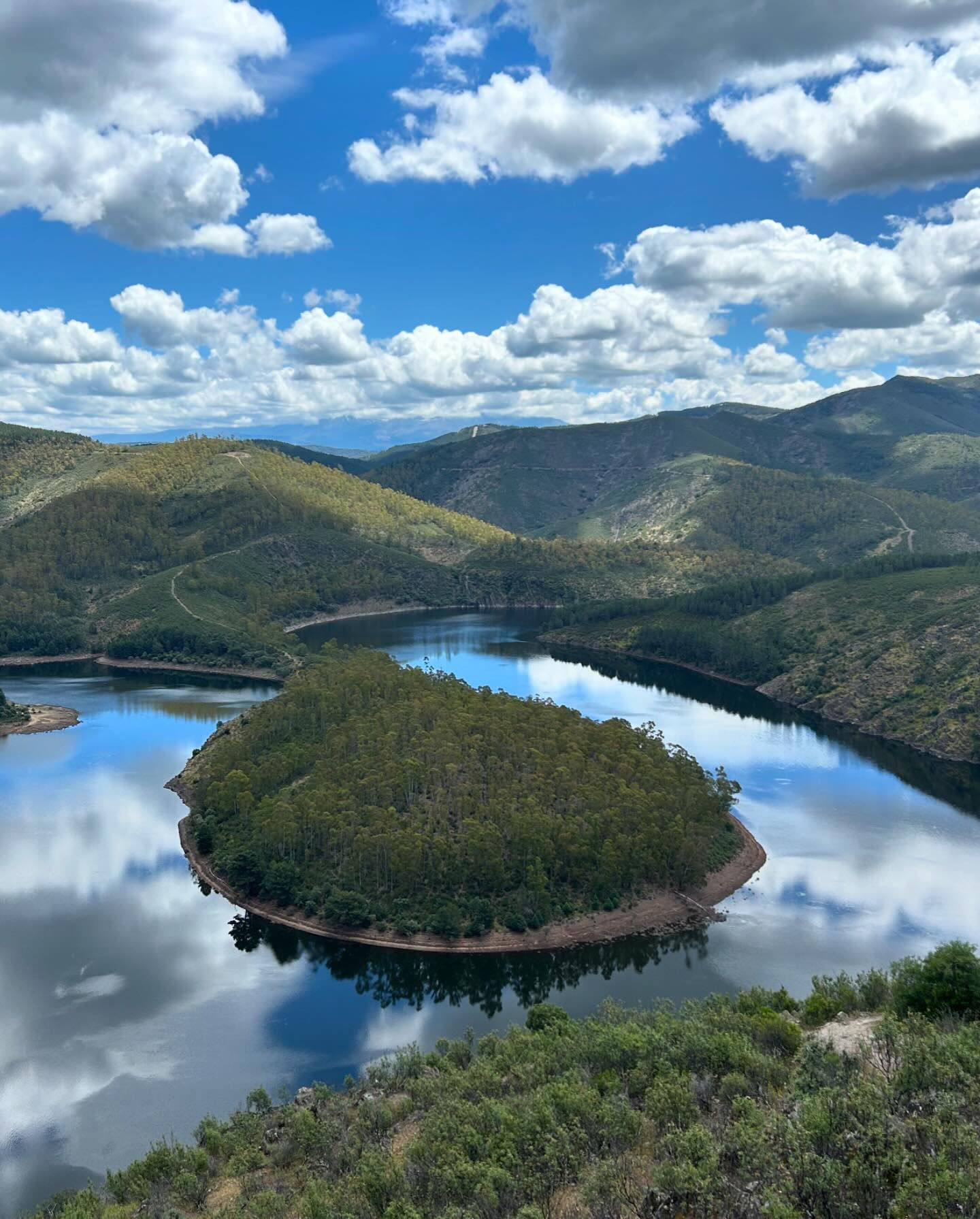 Vista a&eacute;rea del Meandro del Melero, espectacular curva del r&iacute;o rodeada de bosques